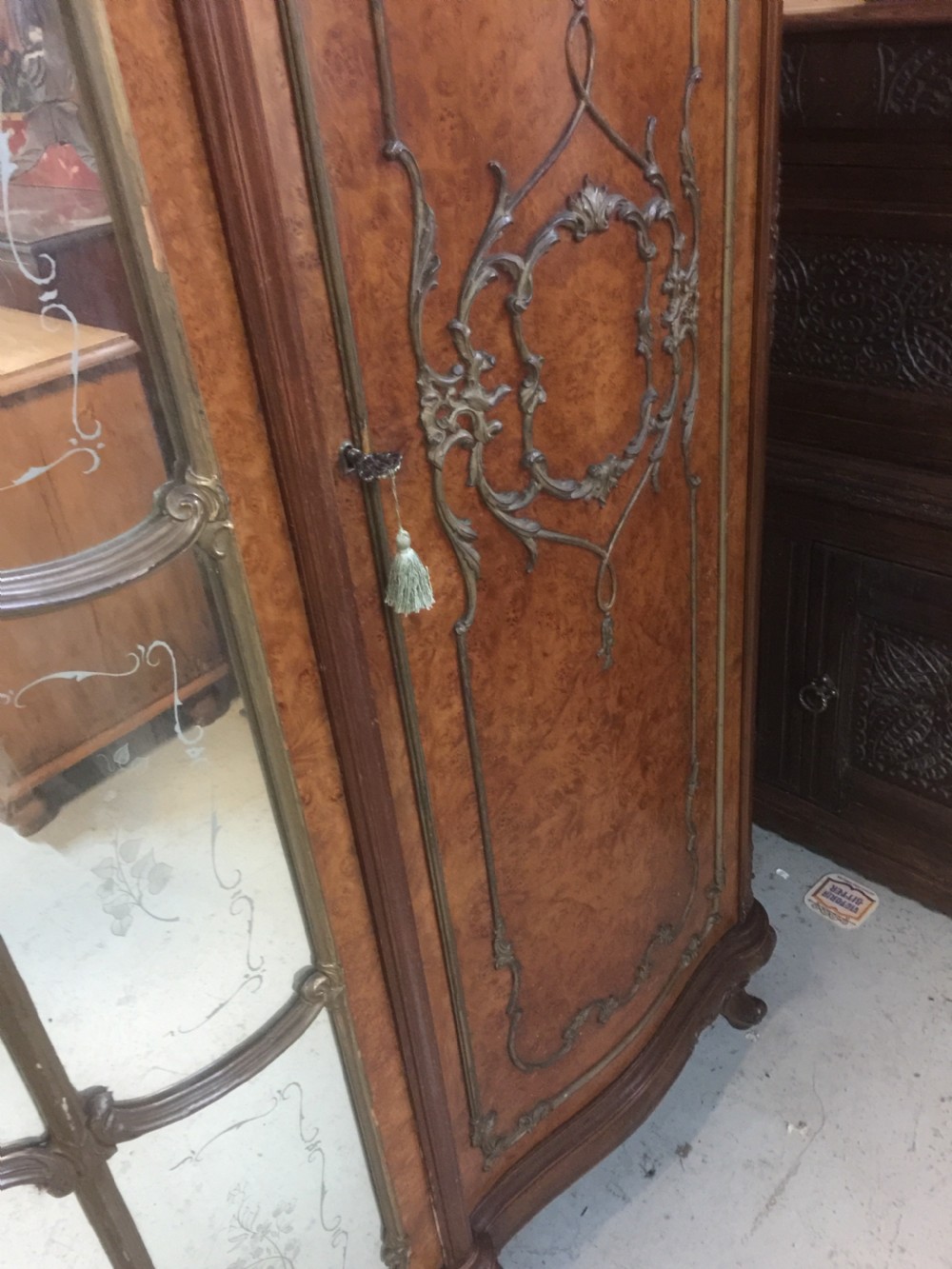 Four door burr walnut wardrobe with gilded carving circa 1920 View VIII