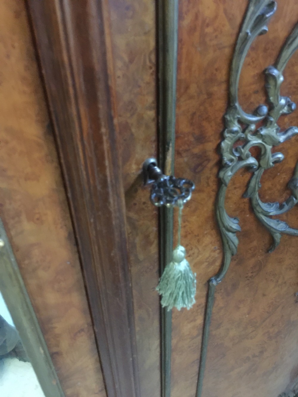 Four door burr walnut wardrobe with gilded carving circa 1920 View IX