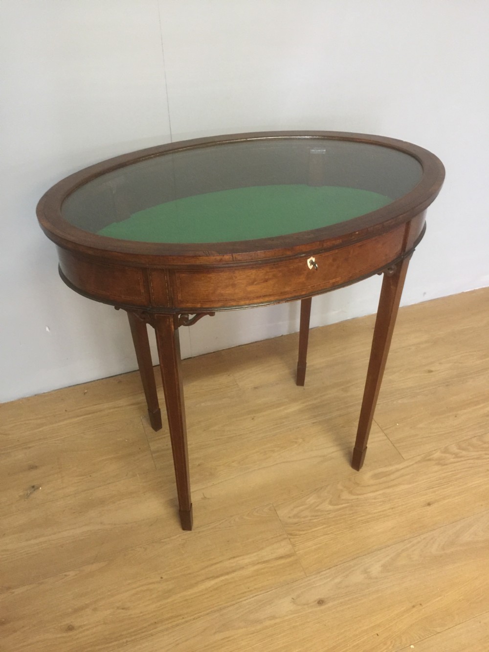 Nineteenth century London made bijouterie Cabinet 