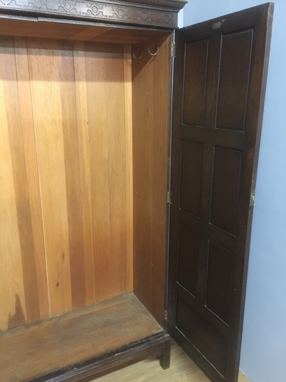 Solid oak triple wardrobe by Waring and Gillows circa 1920  View VIII