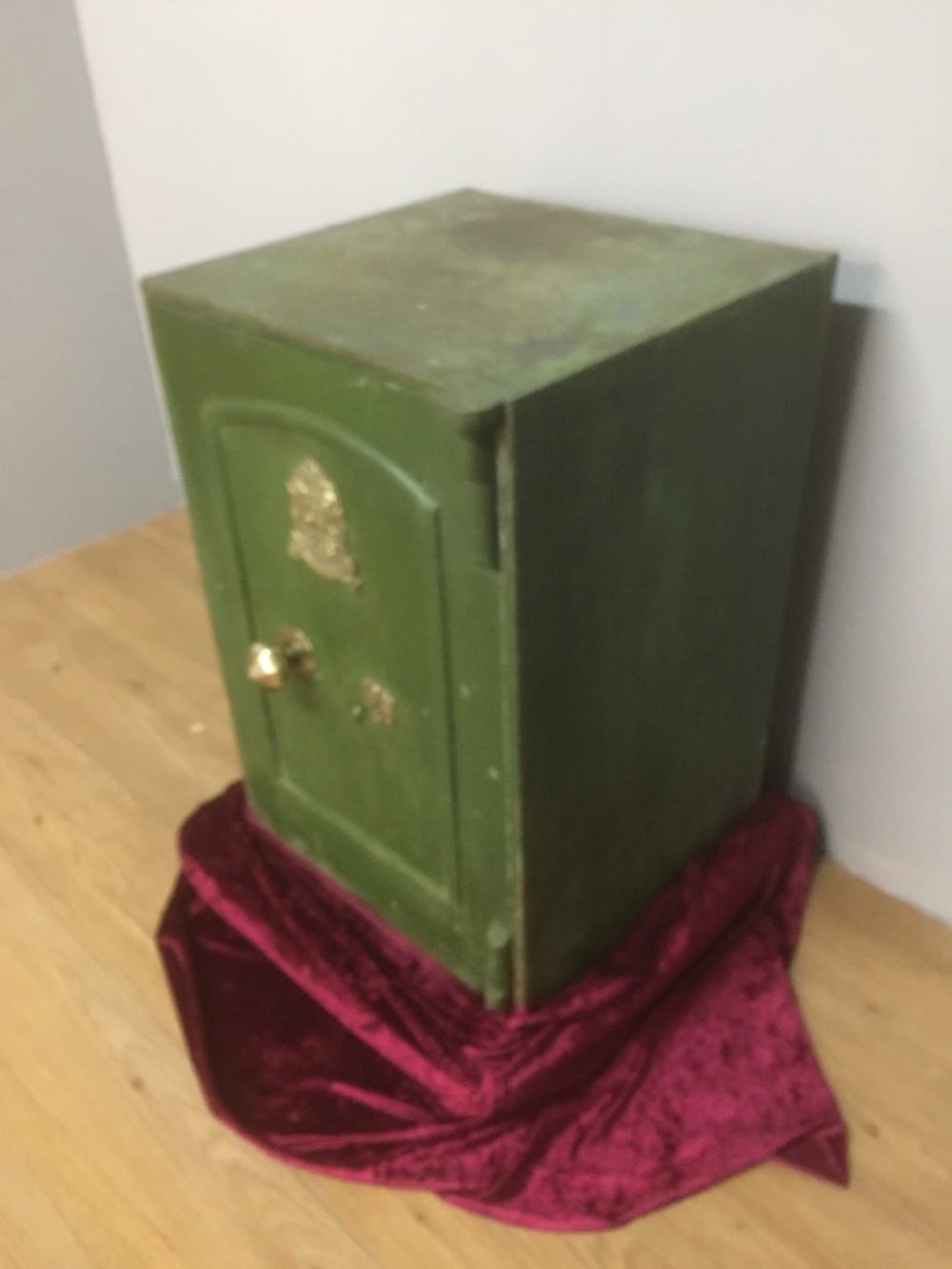 Nineteenth century antique safe in original condition with key View VI