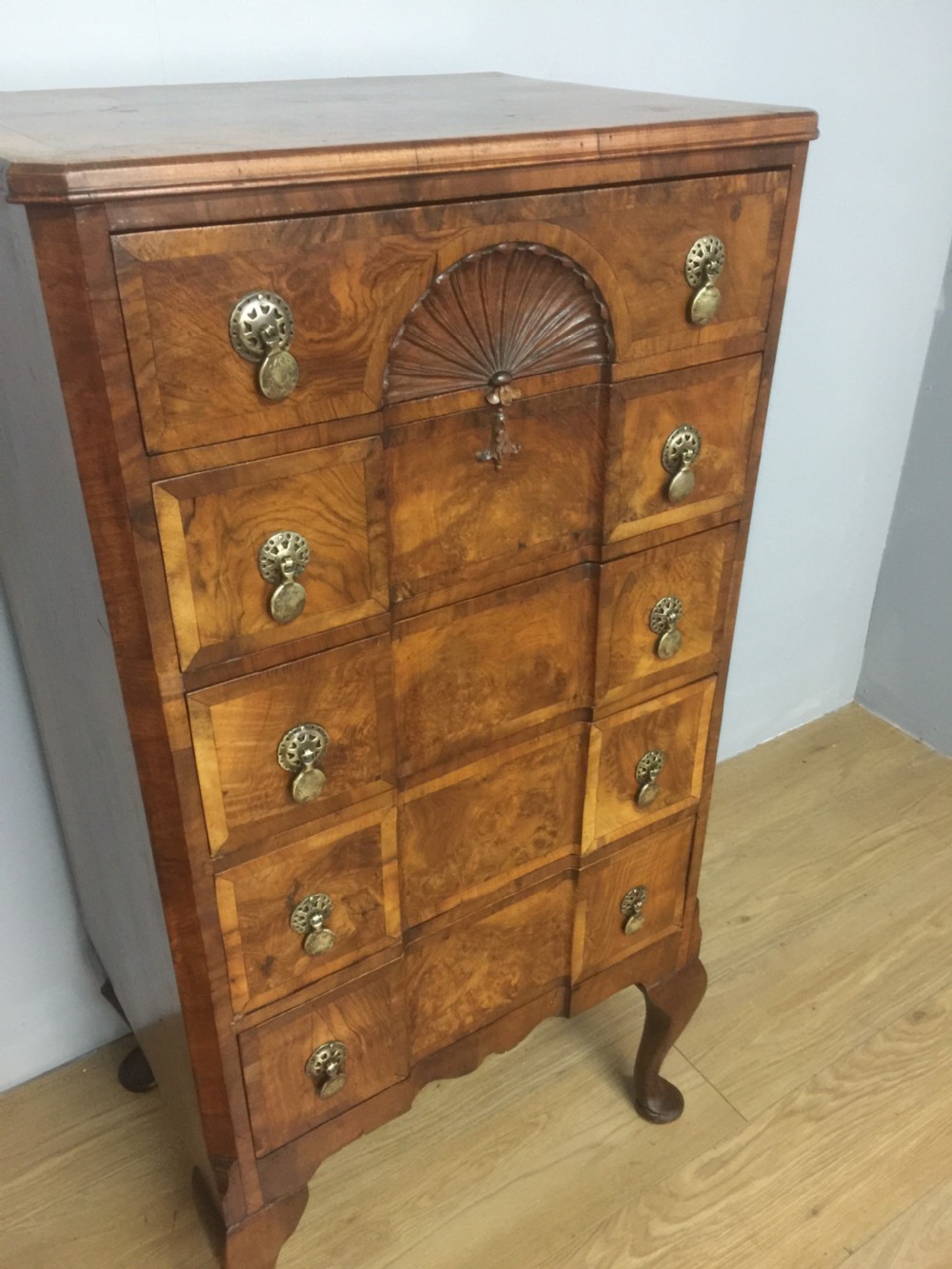Walnut crossbanded five height chest of drawers circa 1910 View III