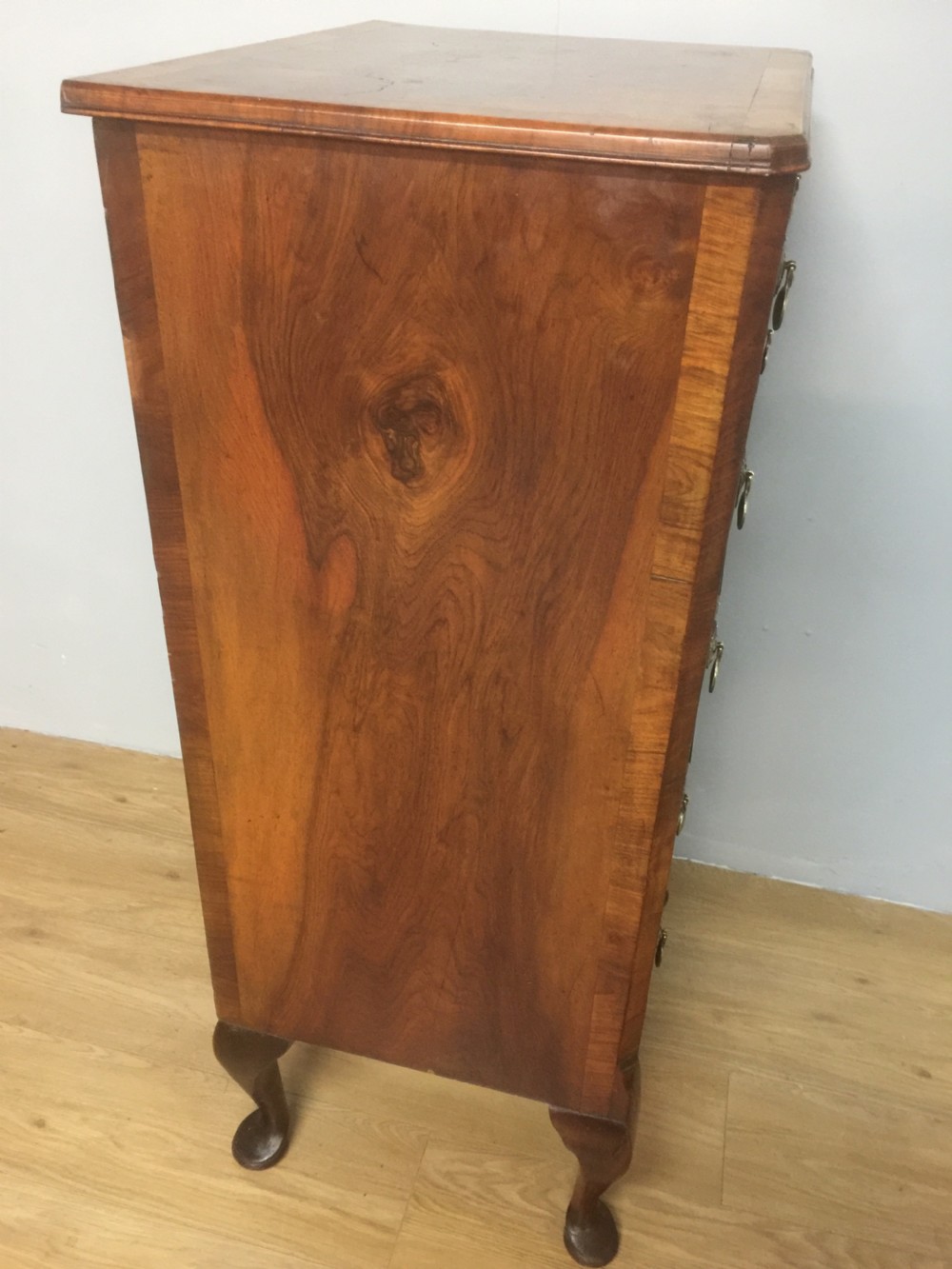 Walnut crossbanded five height chest of drawers circa 1910 View IX