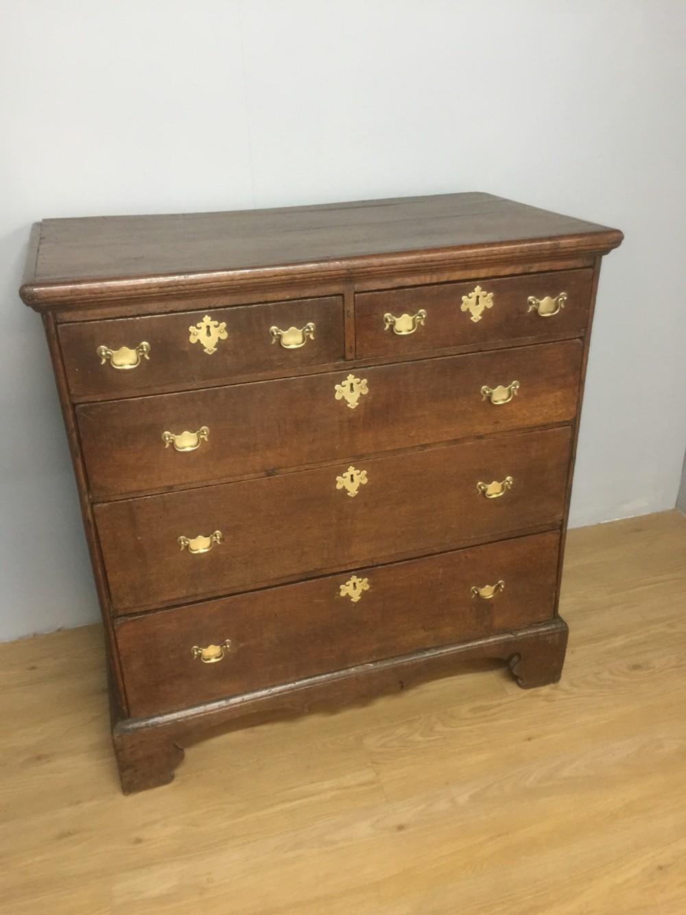 Early 18th century four height oak chest of drawers 