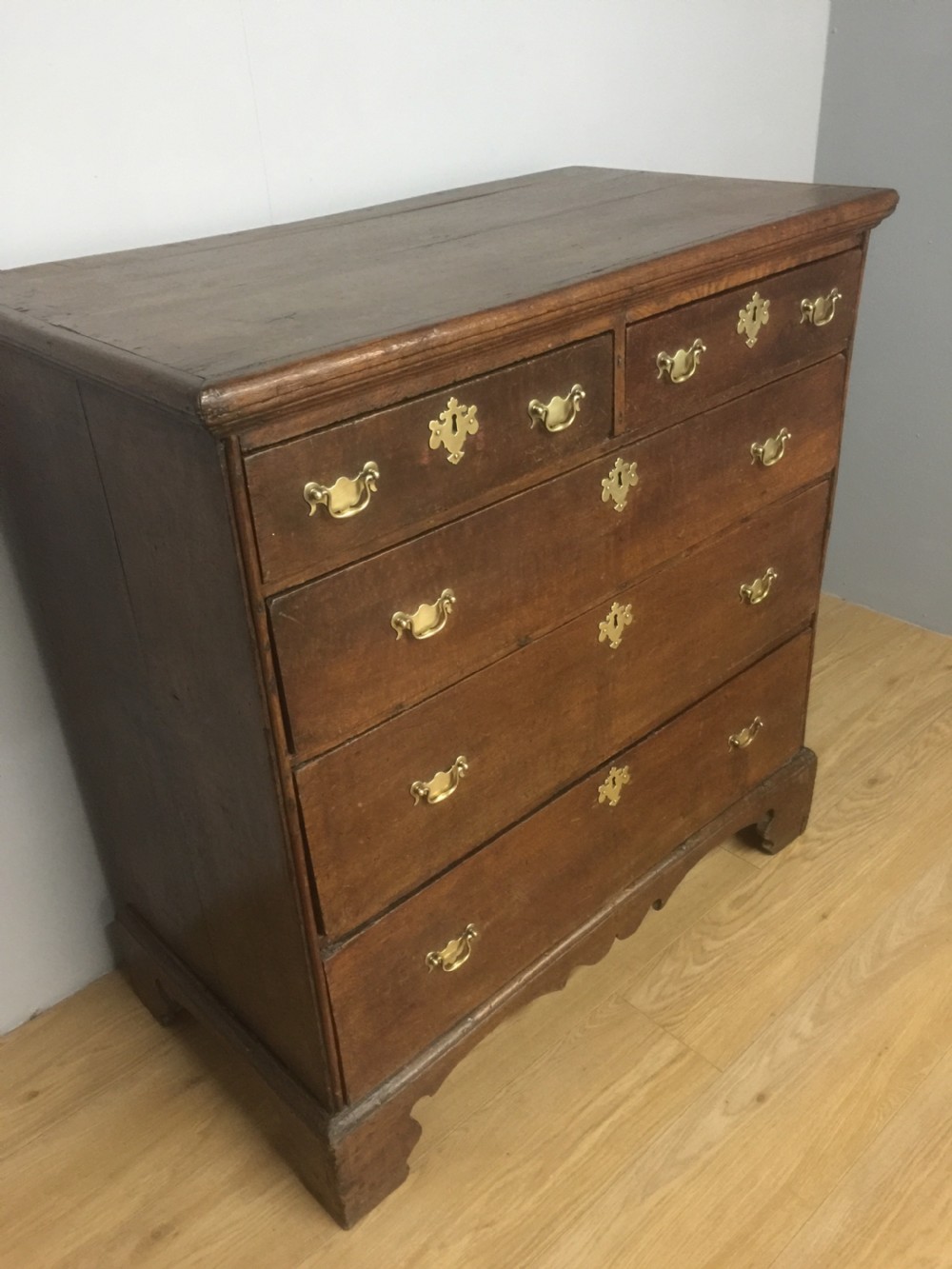 Early 18th century four height oak chest of drawers  View II