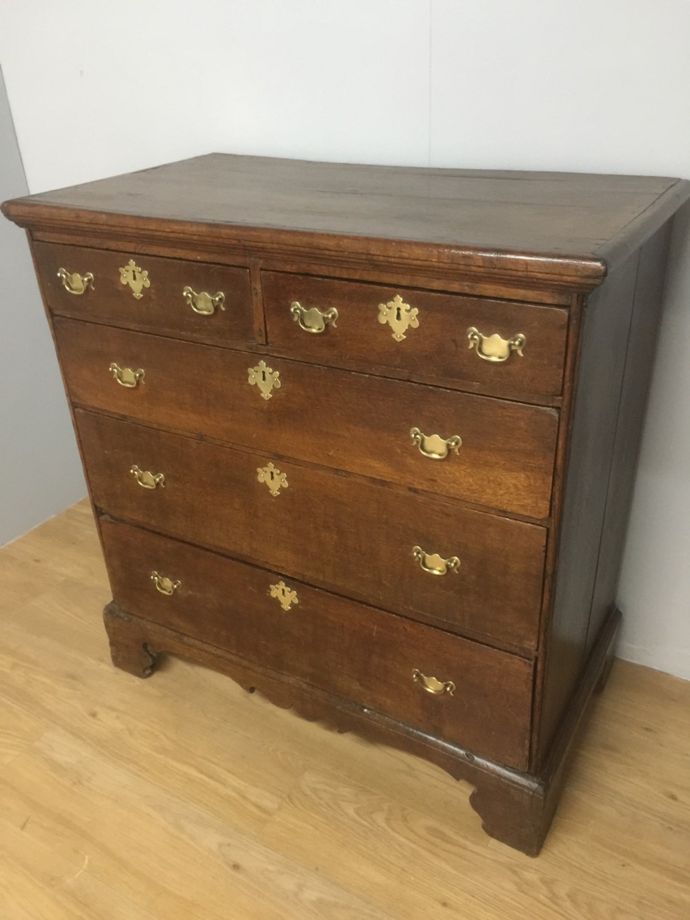 Early 18th century four height oak chest of drawers  View X