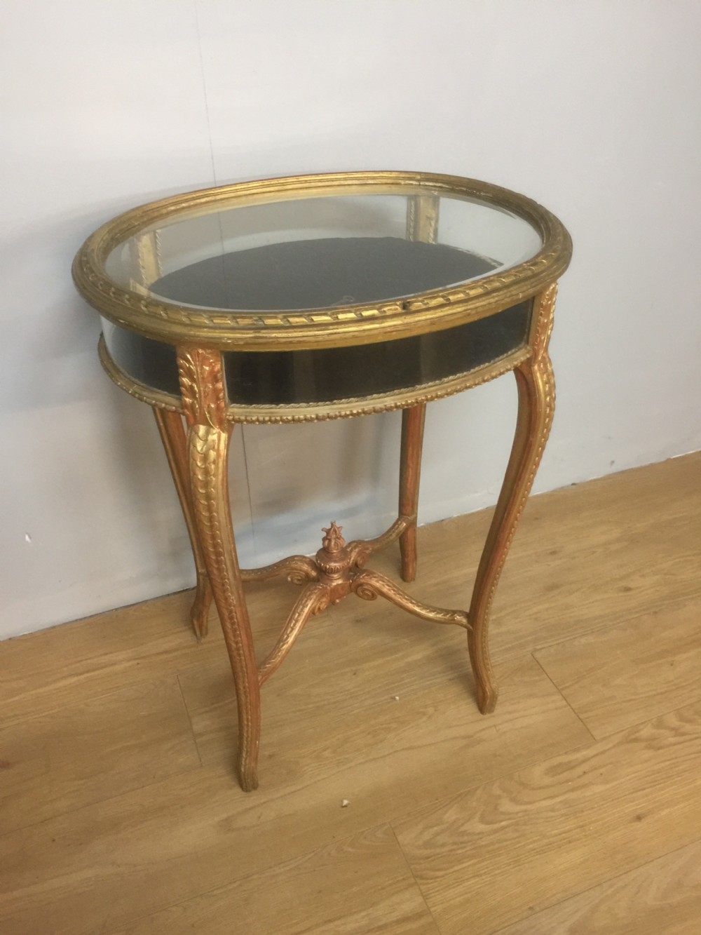 Nineteenth century carved and gilded bijouterie cabinet
