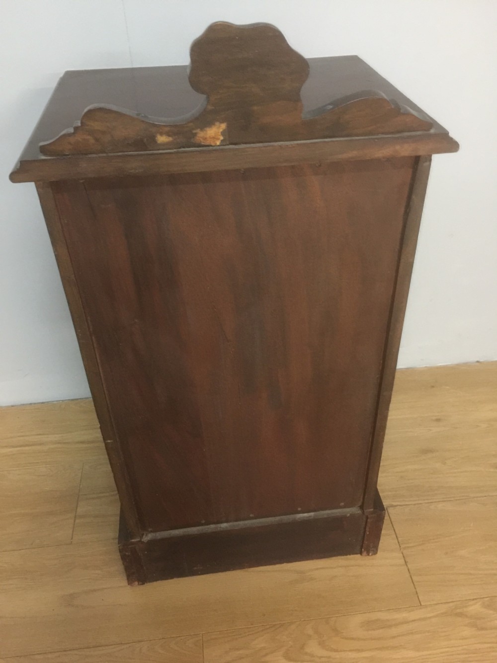Art nouveau carved mahogany bedside cabinet circa 1900 View VII