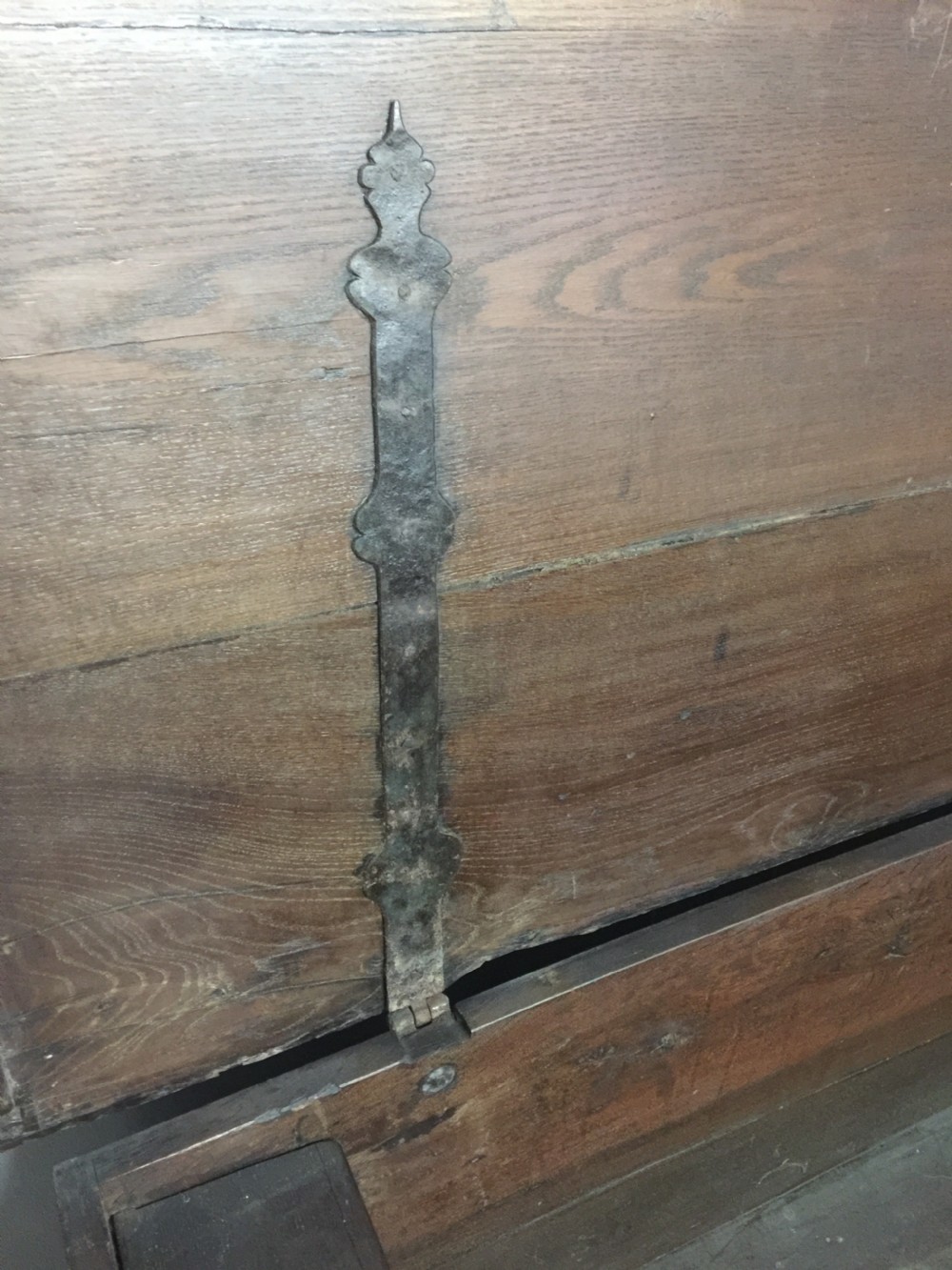 Large country House carved oak coffer late 17th century View X