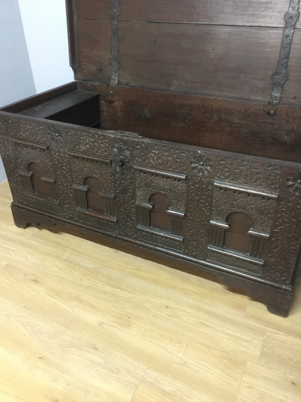 Large country House carved oak coffer late 17th century View XIII
