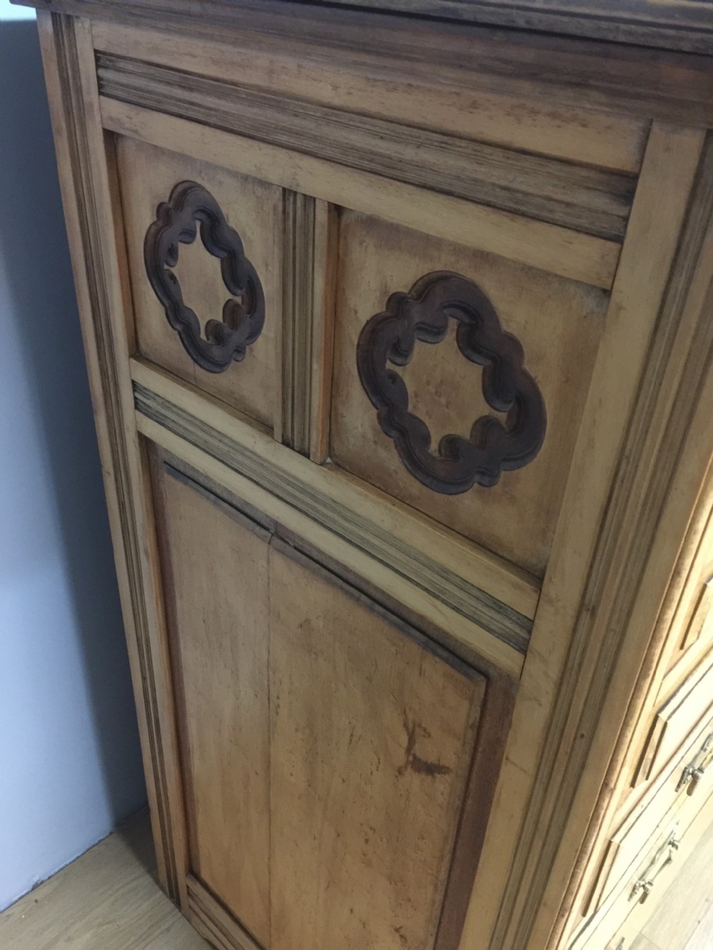 Rare nineteenth century birds eye maple and mahogany chest of drawers  View III