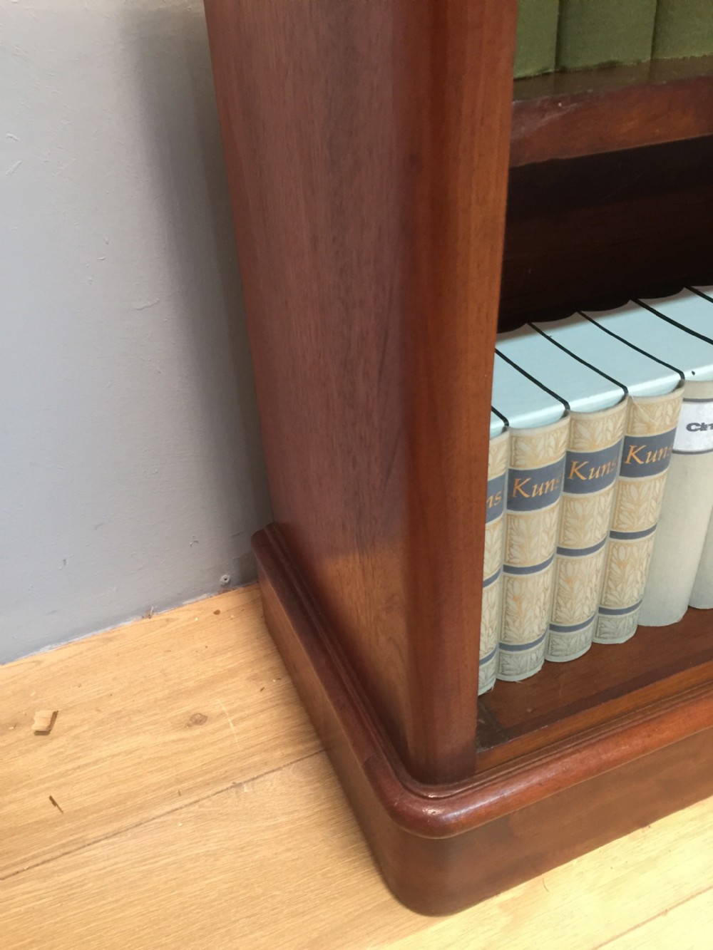 Nineteenth century mahogany open bookshelves View X
