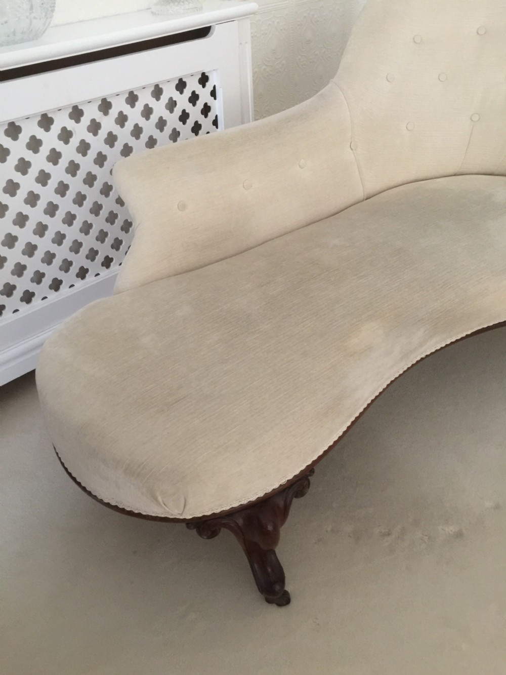 Nineteenth century chaise longue in cream fabric  View V