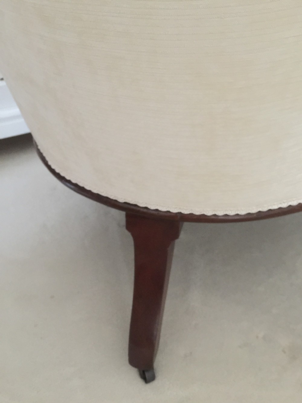 Nineteenth century chaise longue in cream fabric  View IX