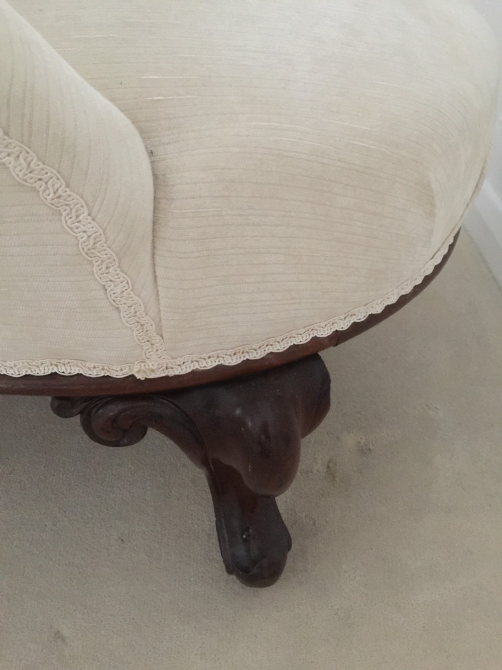 Nineteenth century chaise longue in cream fabric  View X