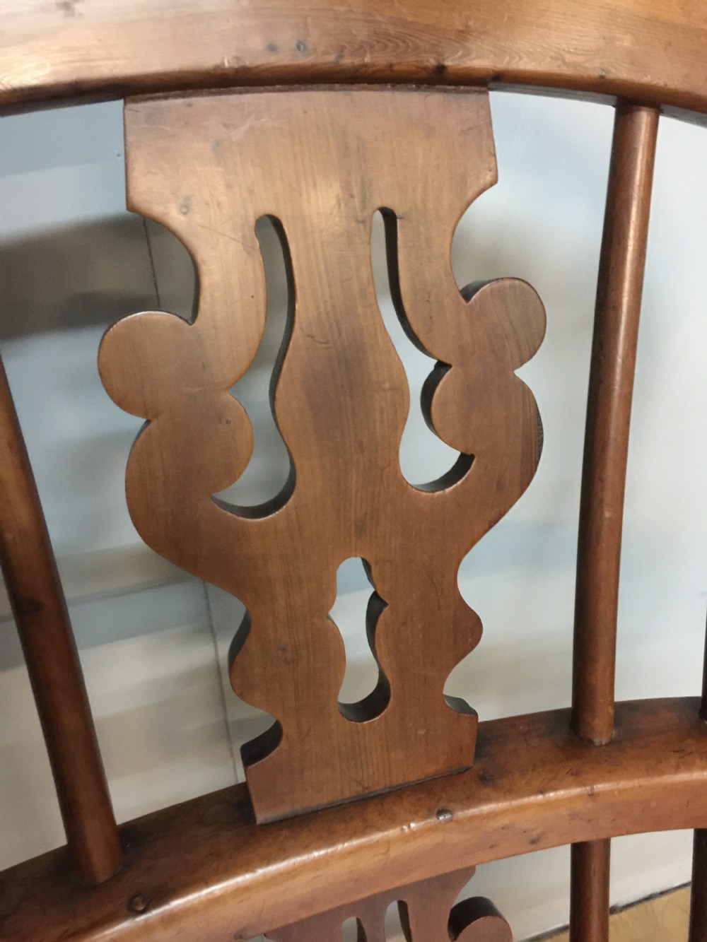 Eighteenth century yew Windsor chair View VIII