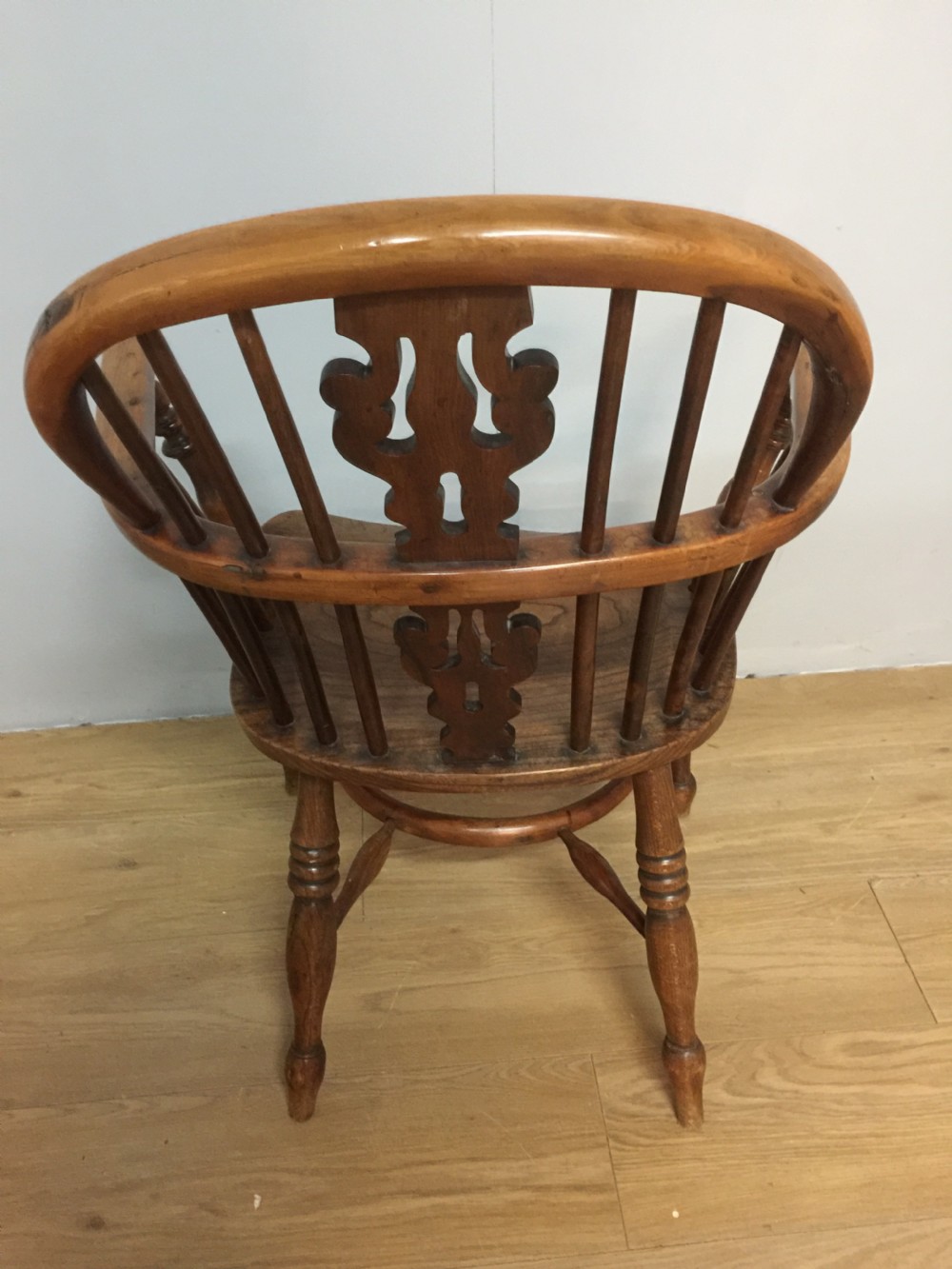 Eighteenth century yew Windsor chair View XI