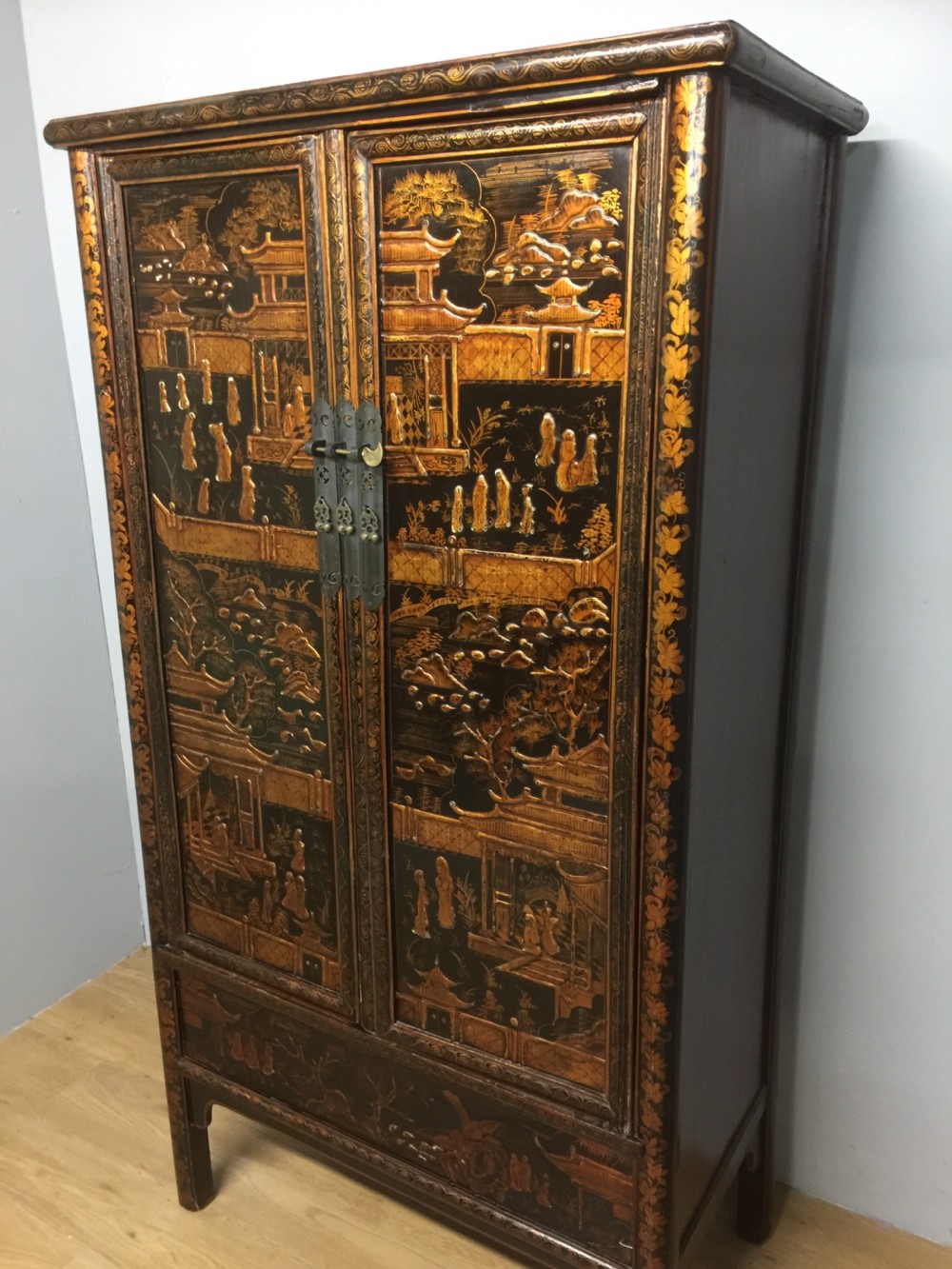 Chinese black lacquer and gilded wedding cabinet circa 1920 View III
