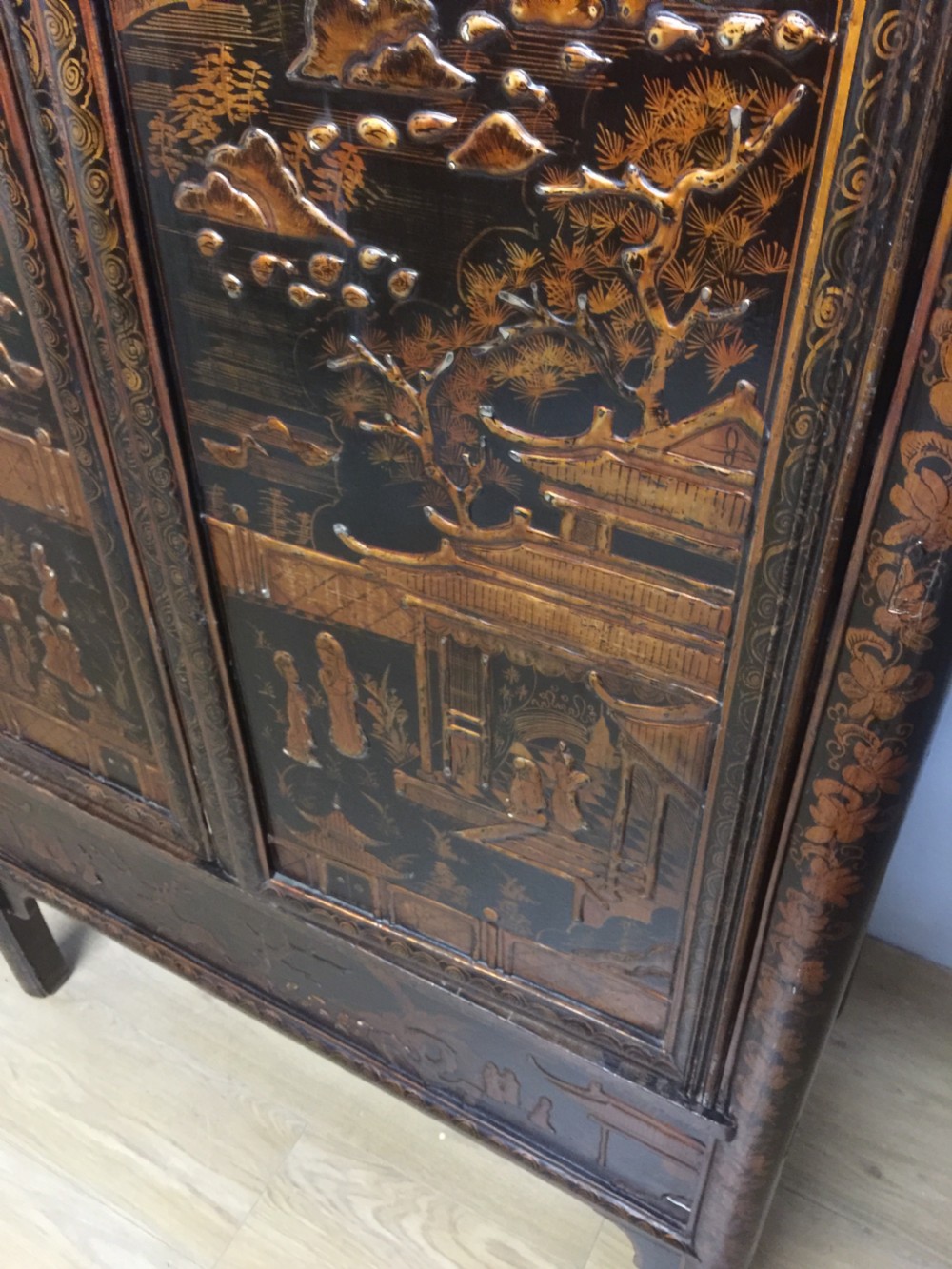 Chinese black lacquer and gilded wedding cabinet circa 1920 View VI