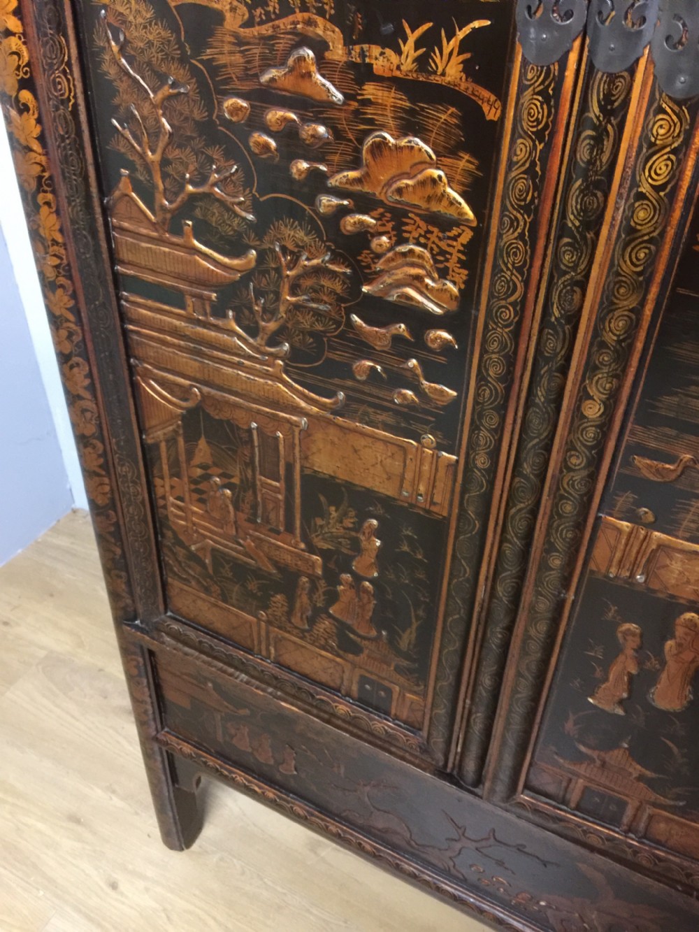 Chinese black lacquer and gilded wedding cabinet circa 1920 View VIII