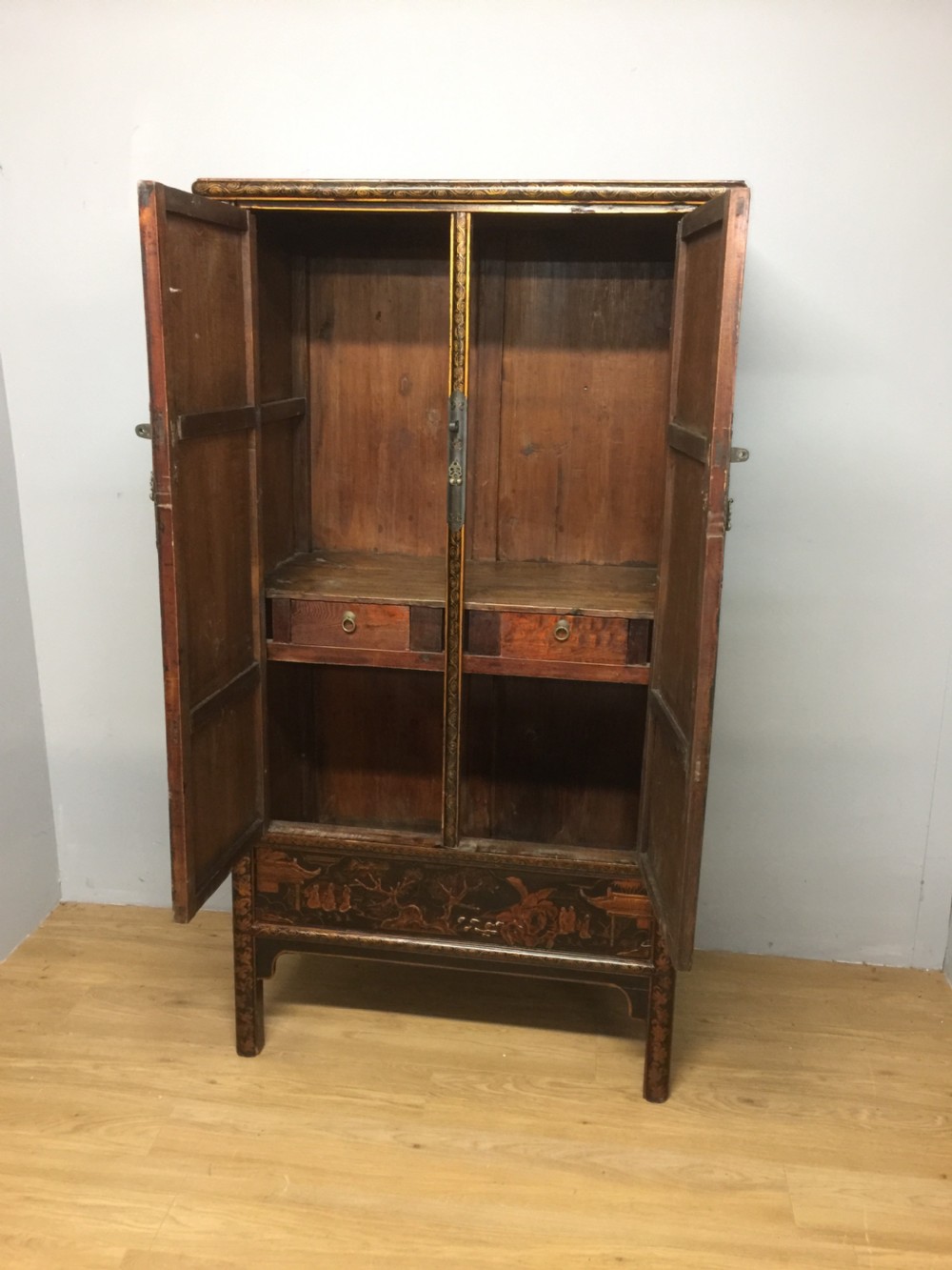 Chinese black lacquer and gilded wedding cabinet circa 1920 View X