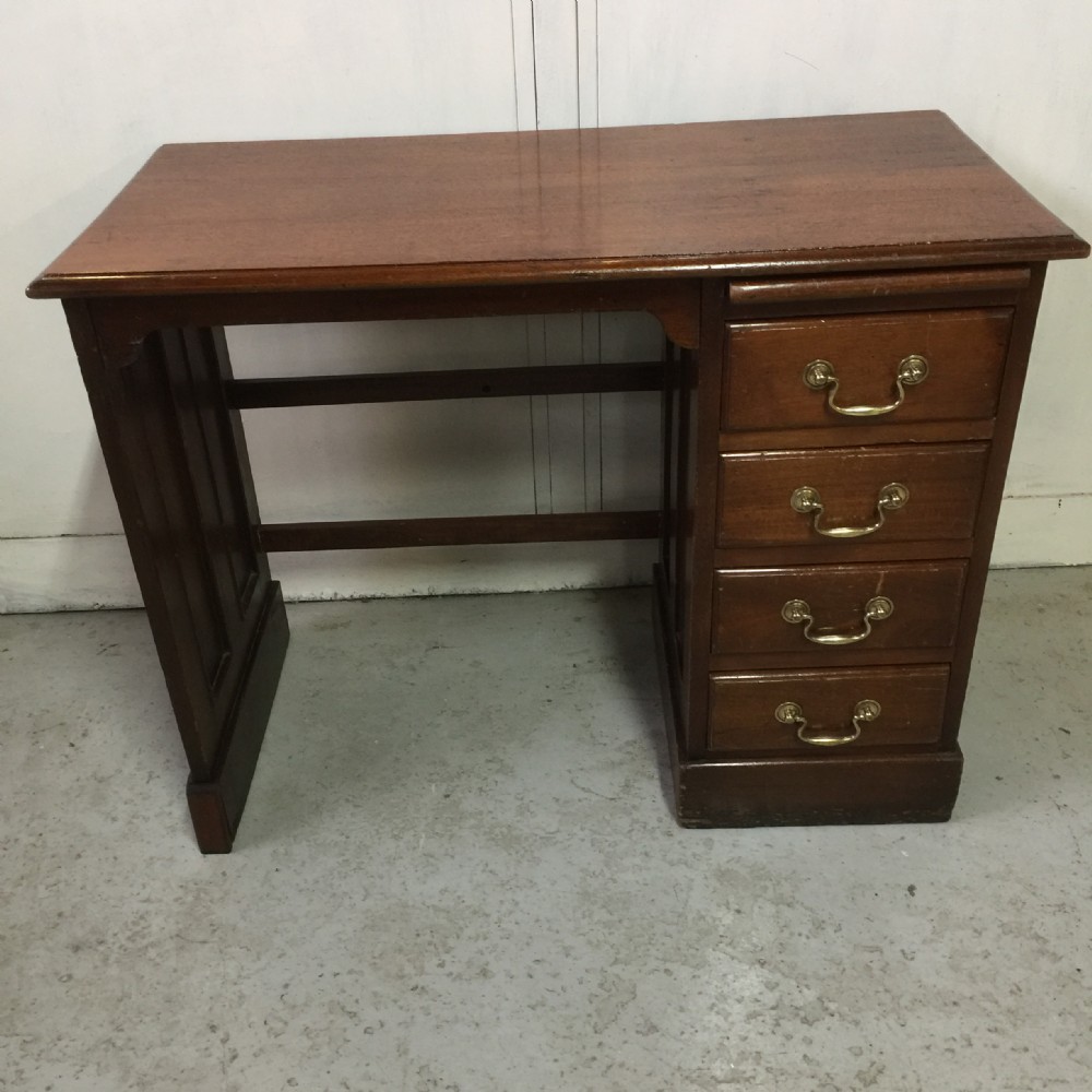 Edwardian mahogany 4 drawer child’s desk 