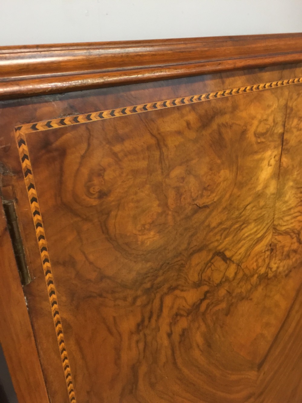 Inlaid burr walnut side cabinet on turned supports circa 1920 View XI