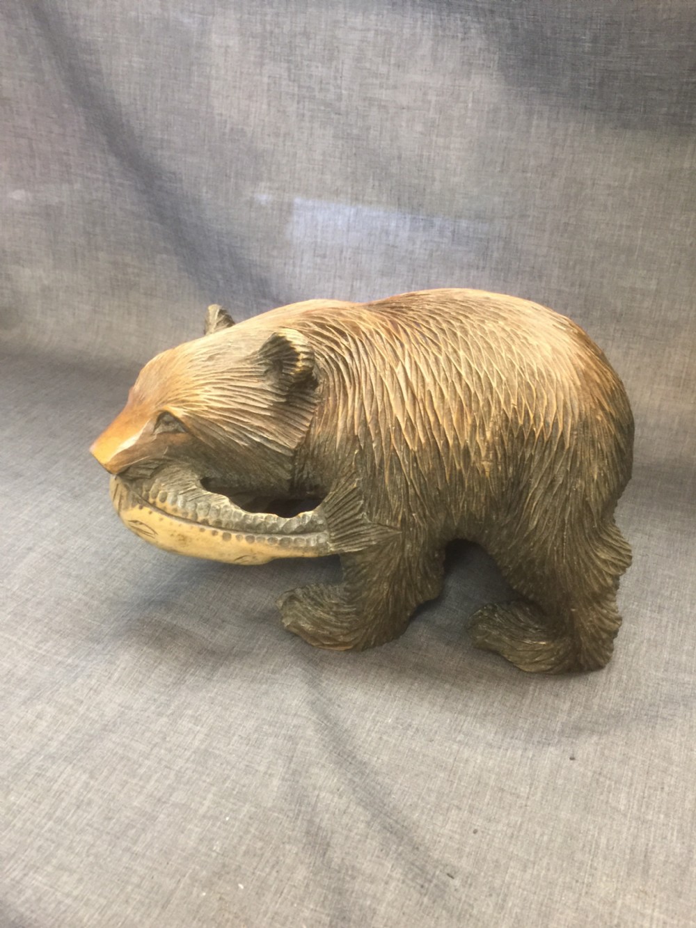 Nineteenth century Black Forest carved wooden bear View II