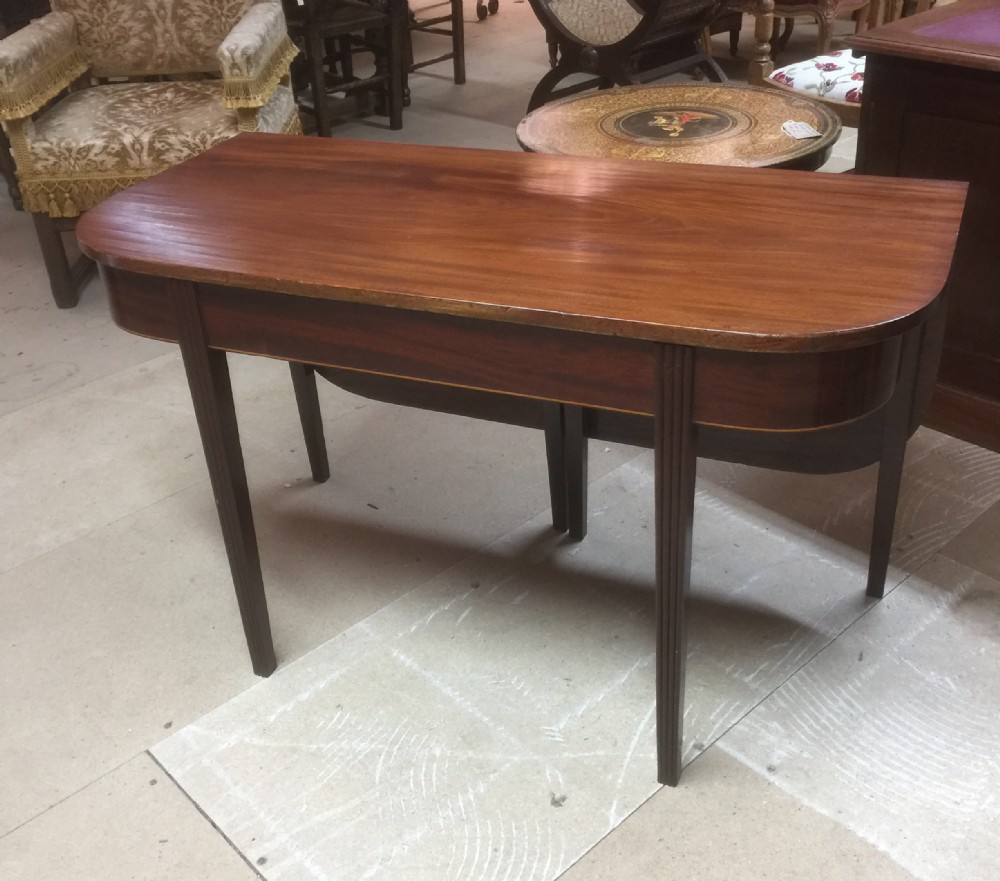 Georgian Mahogany drop leaf dining table 