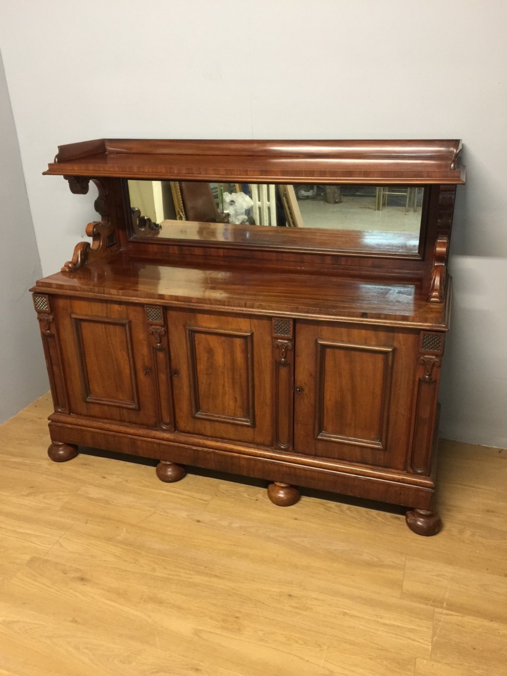 Superb quality nineteenth Century flame mahogany buffet sideboard 