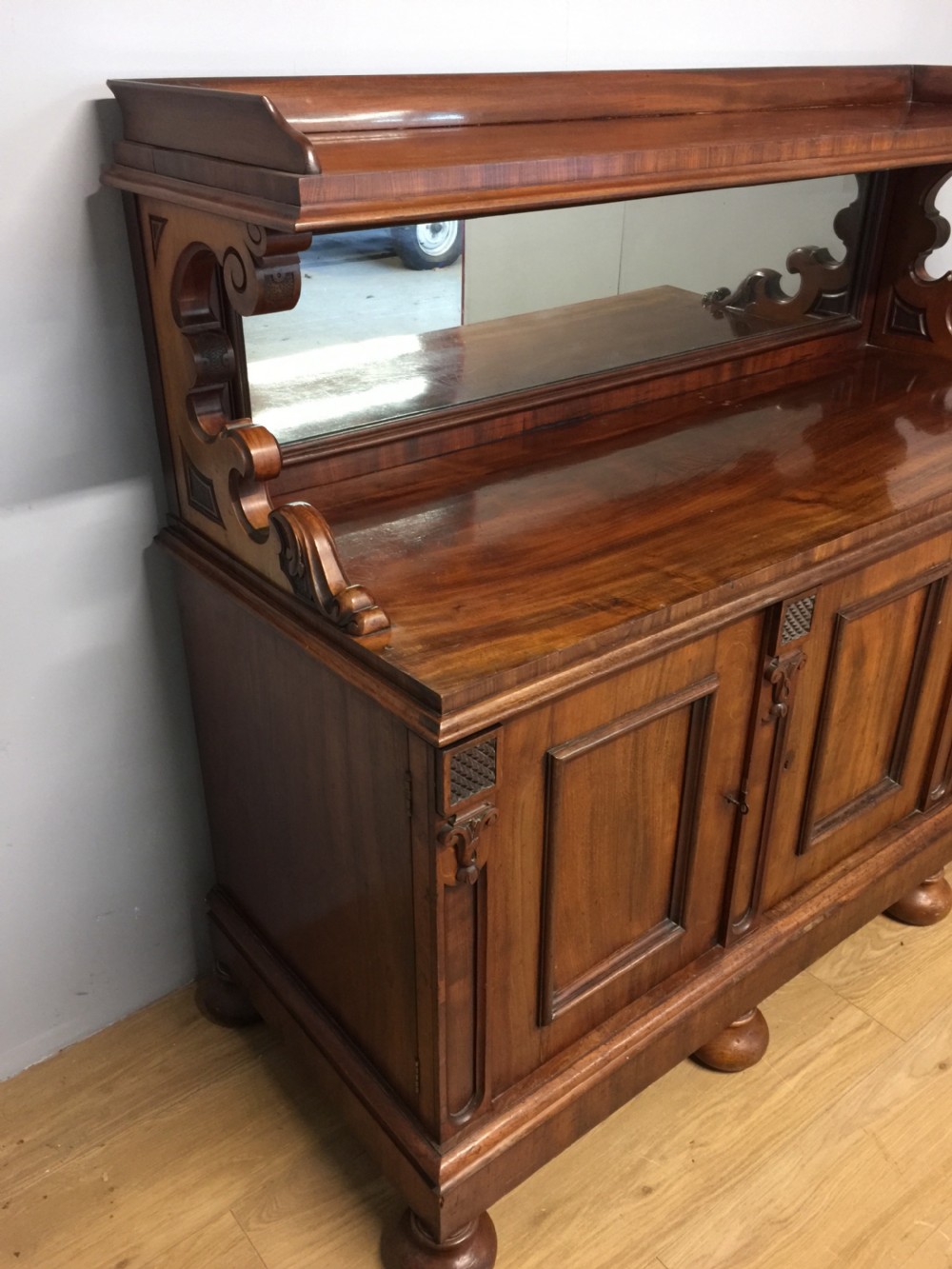 Superb quality nineteenth Century flame mahogany buffet sideboard  View VII