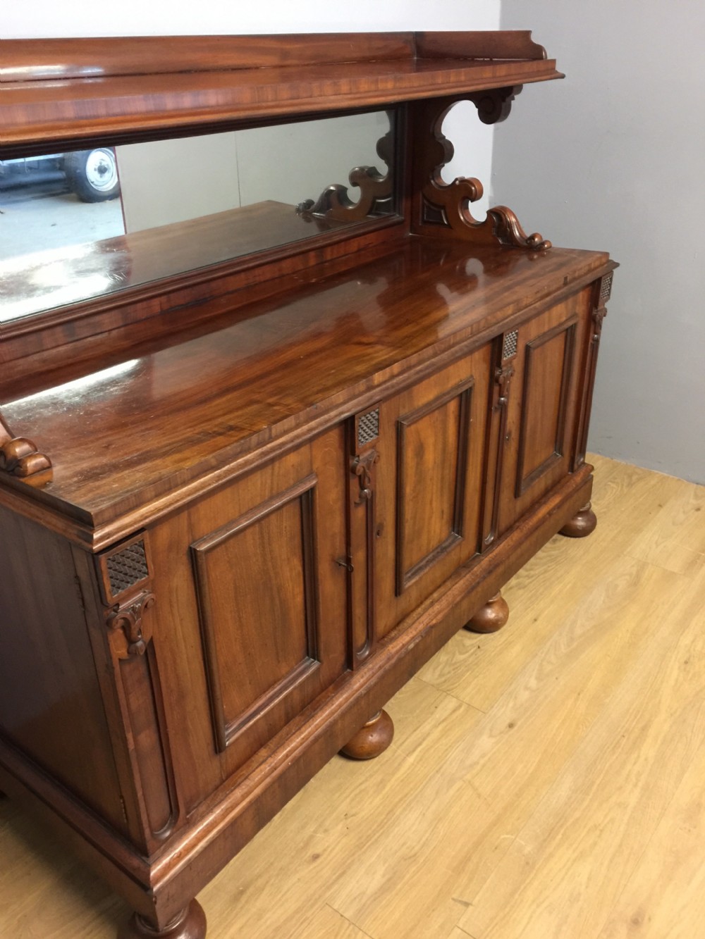 Superb quality nineteenth Century flame mahogany buffet sideboard  View VIII