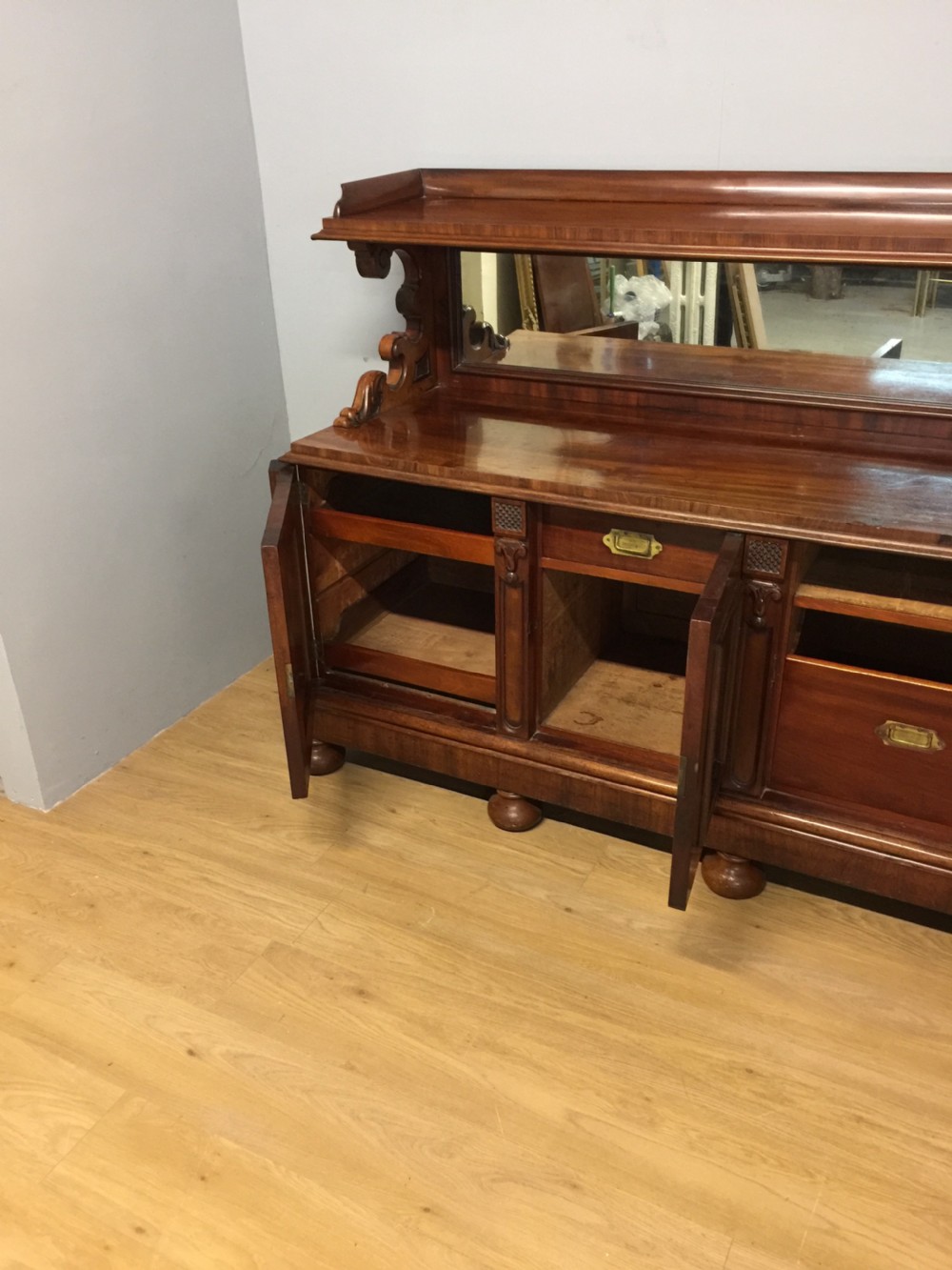 Superb quality nineteenth Century flame mahogany buffet sideboard  View IX