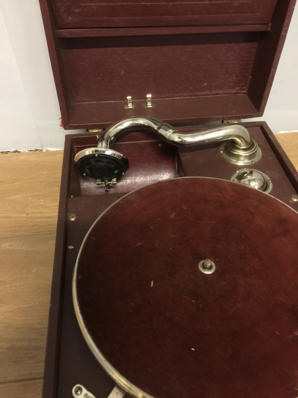 Savannah wind up gramophone circa 1930  View IV