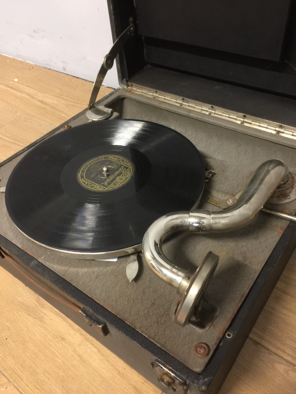 Alba maistrophonic wind up gramophone circa 1930  View II