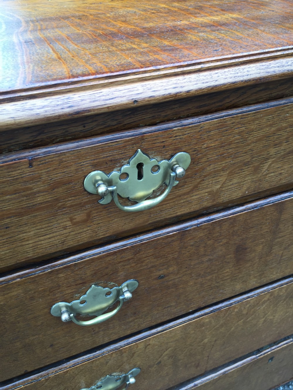 Late Georgian solid oak chest of drawers  View VII
