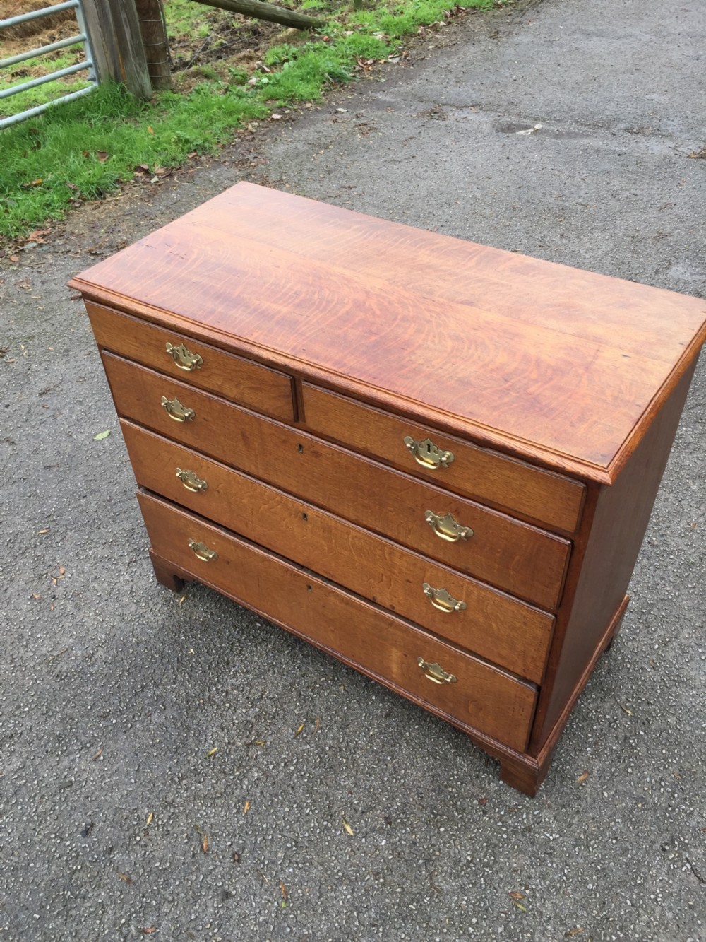 Late Georgian solid oak chest of drawers  View XII