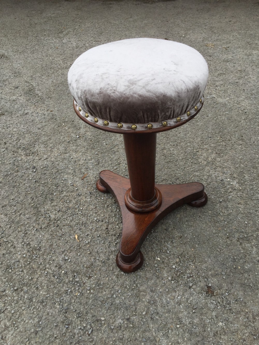 Nineteenth century rosewood circular adjustable piano stool View V