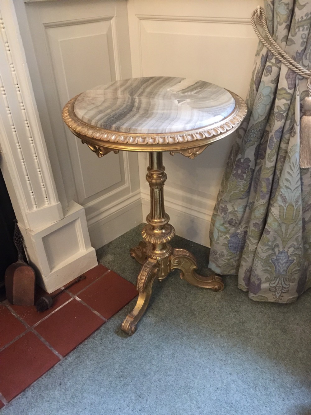 A 19th-century tripod table featuring a carved giltwood pedestal base, egg-and-dart moulding, and a circular variegated grey marble tabletop. View III