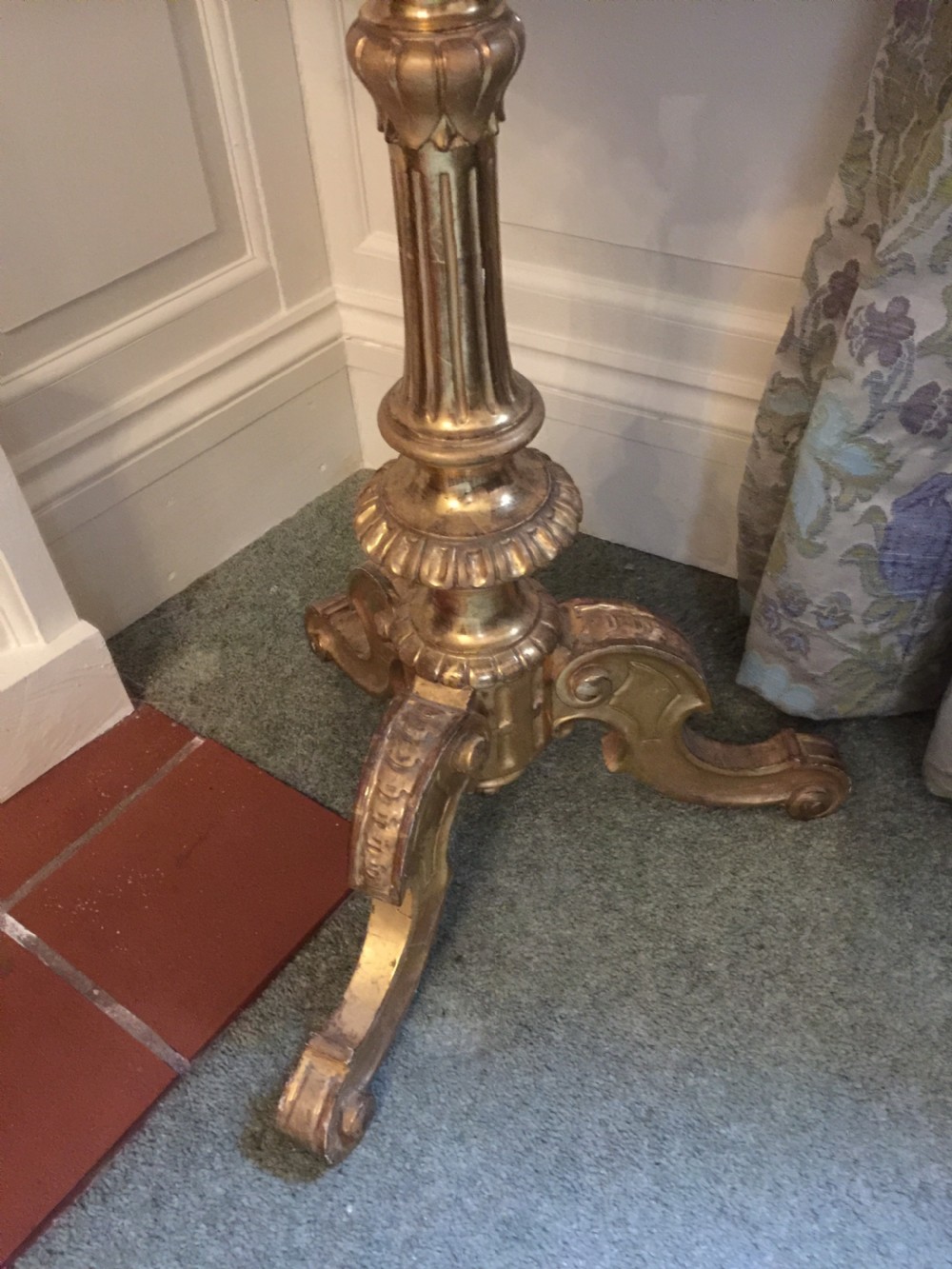 A 19th-century tripod table featuring a carved giltwood pedestal base, egg-and-dart moulding, and a circular variegated grey marble tabletop. View VII