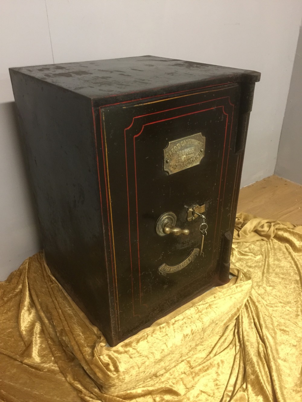 Edwardian safe in original condition by Jacob Cartwright Two Keys  View IV