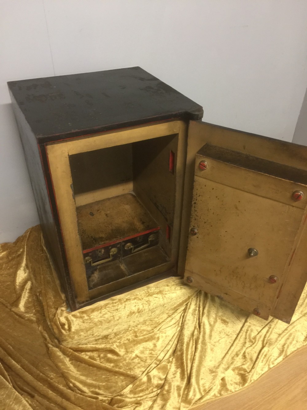 Edwardian safe in original condition by Jacob Cartwright Two Keys  View VII