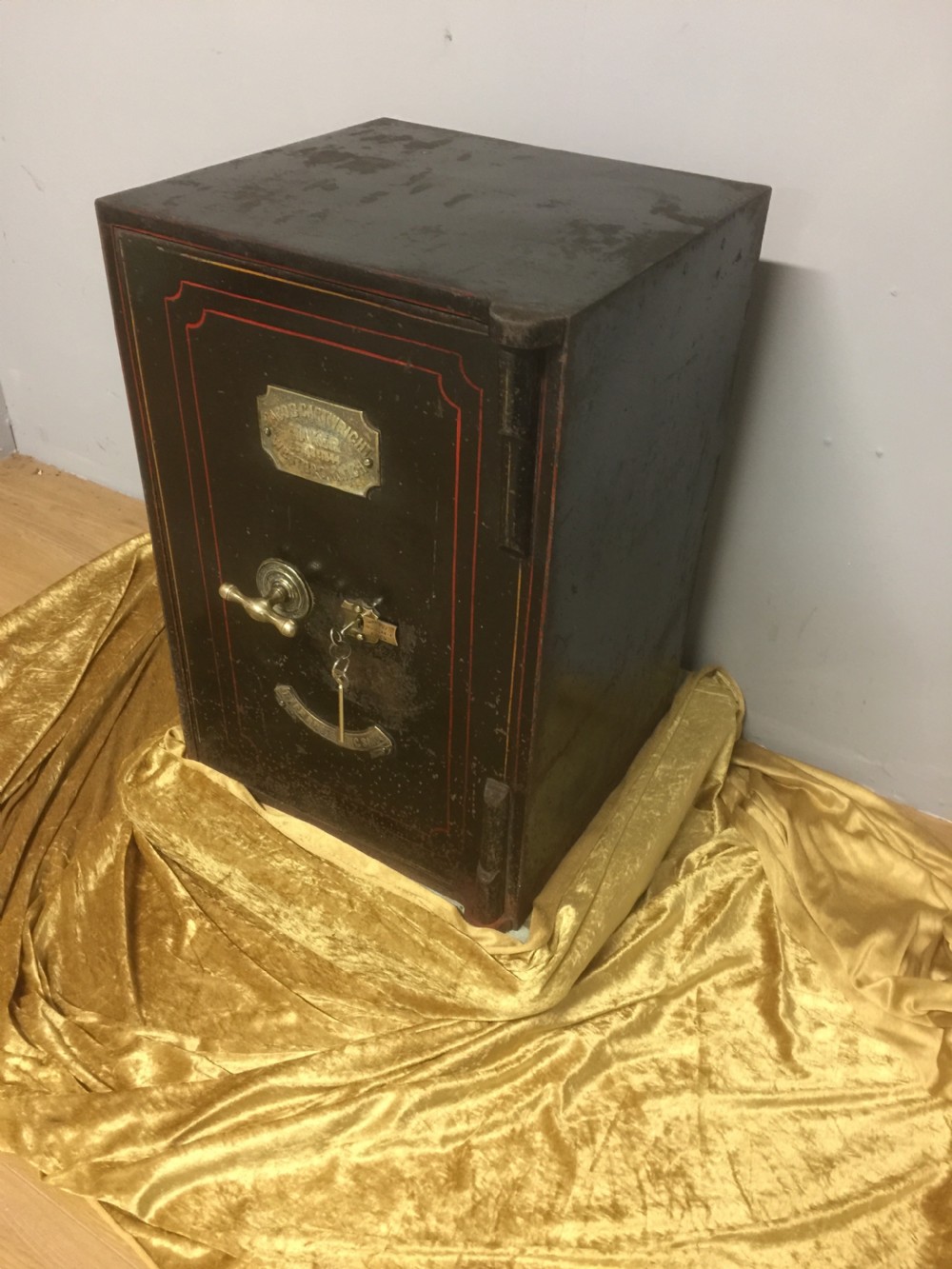 Edwardian safe in original condition by Jacob Cartwright Two Keys  View XII