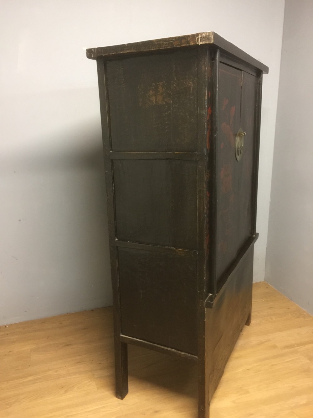 Black Chinese lacquer wedding cabinet from Hassop Hall Derbyshire  View X