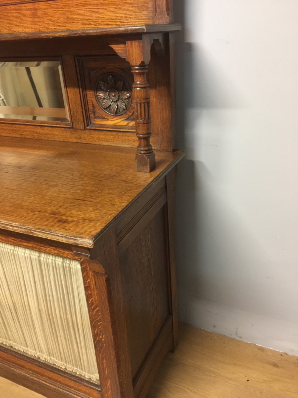 Arts and crafts golden oak chiffonier by Christopher Pratt of Leeds  View VIII