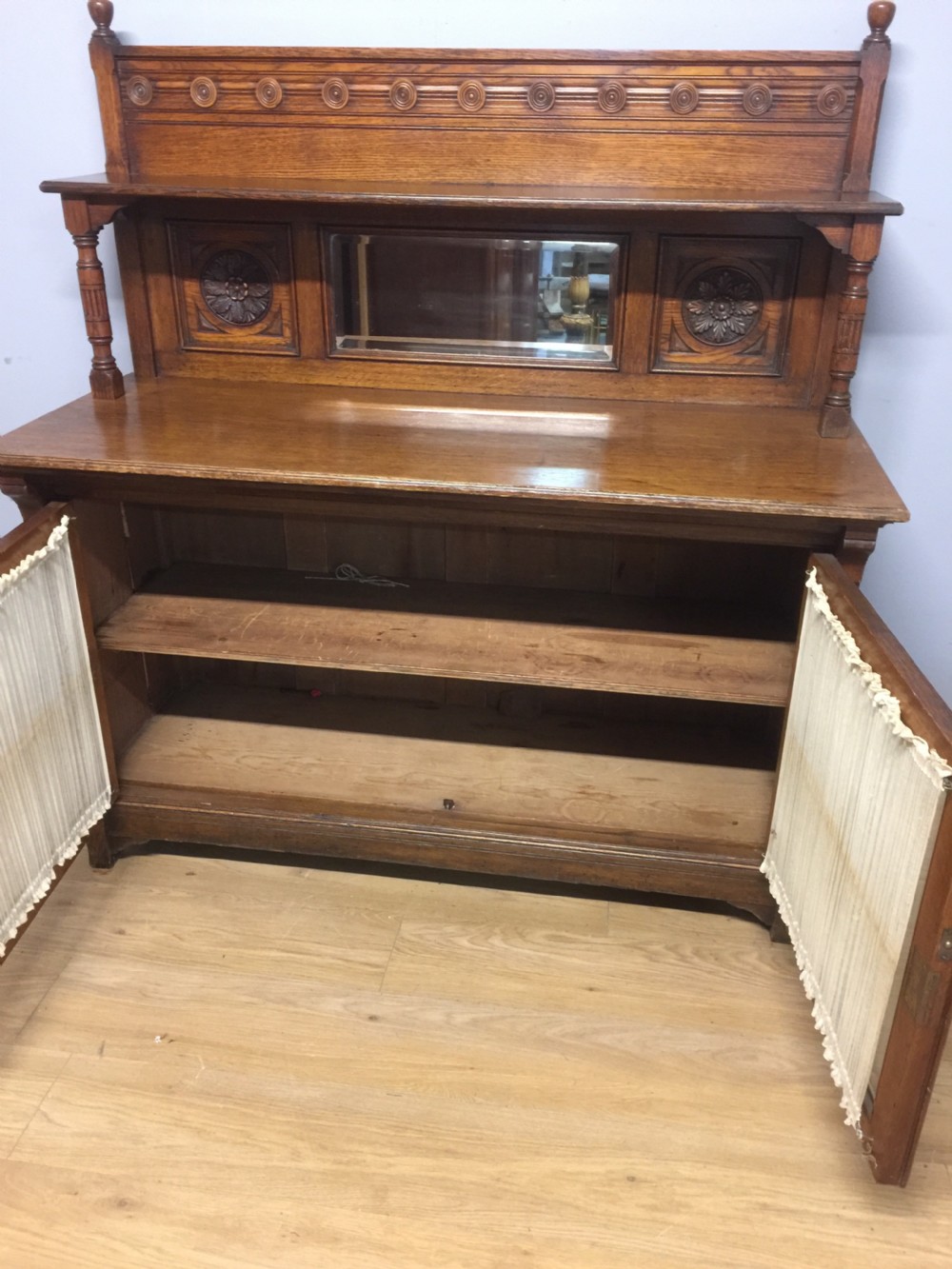 Arts and crafts golden oak chiffonier by Christopher Pratt of Leeds  View X