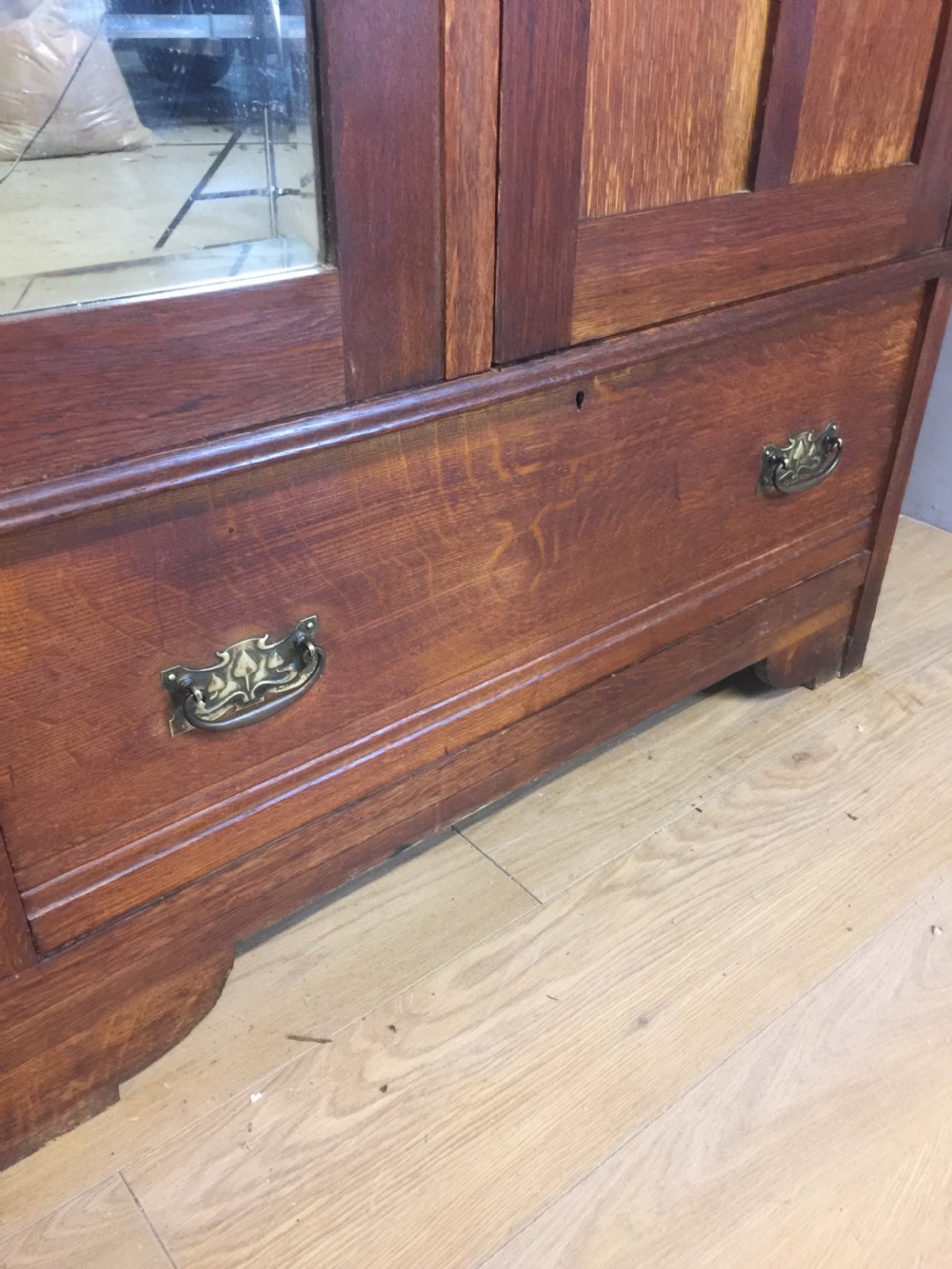 Solid oak Arts and Crafts inlaid three door wardrobe  View VIII