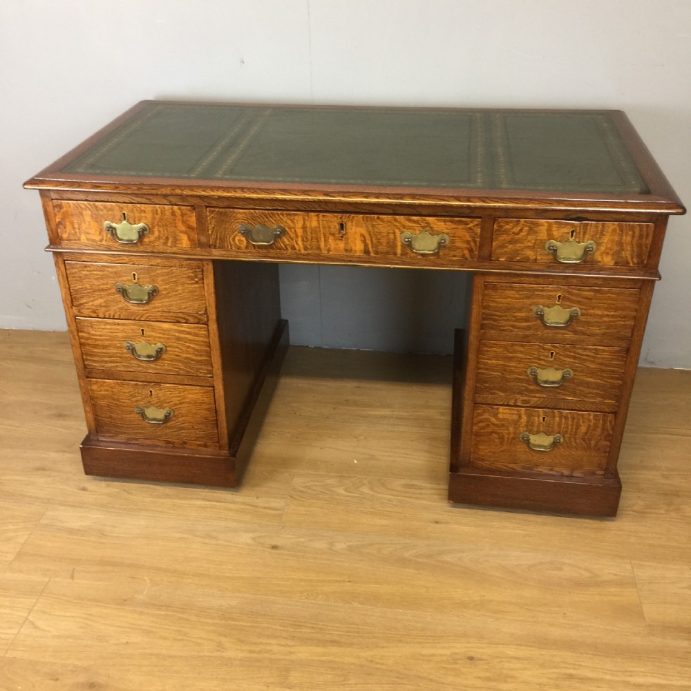 Nineteenth Century golden oak twin pedestal desk 