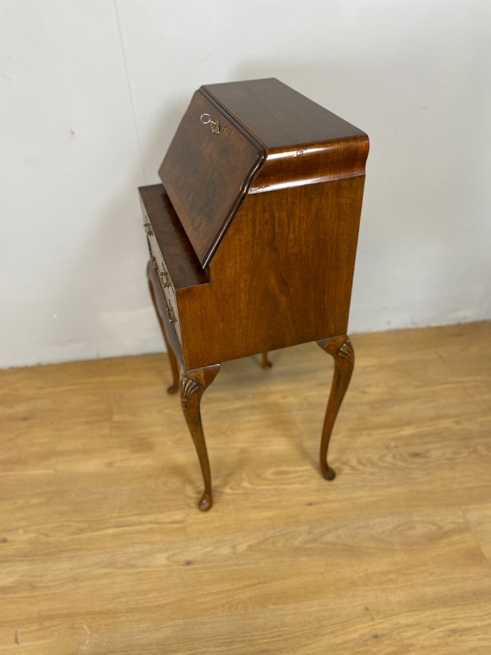 Small Queen Anne style walnut bureau c 1920 View VIII
