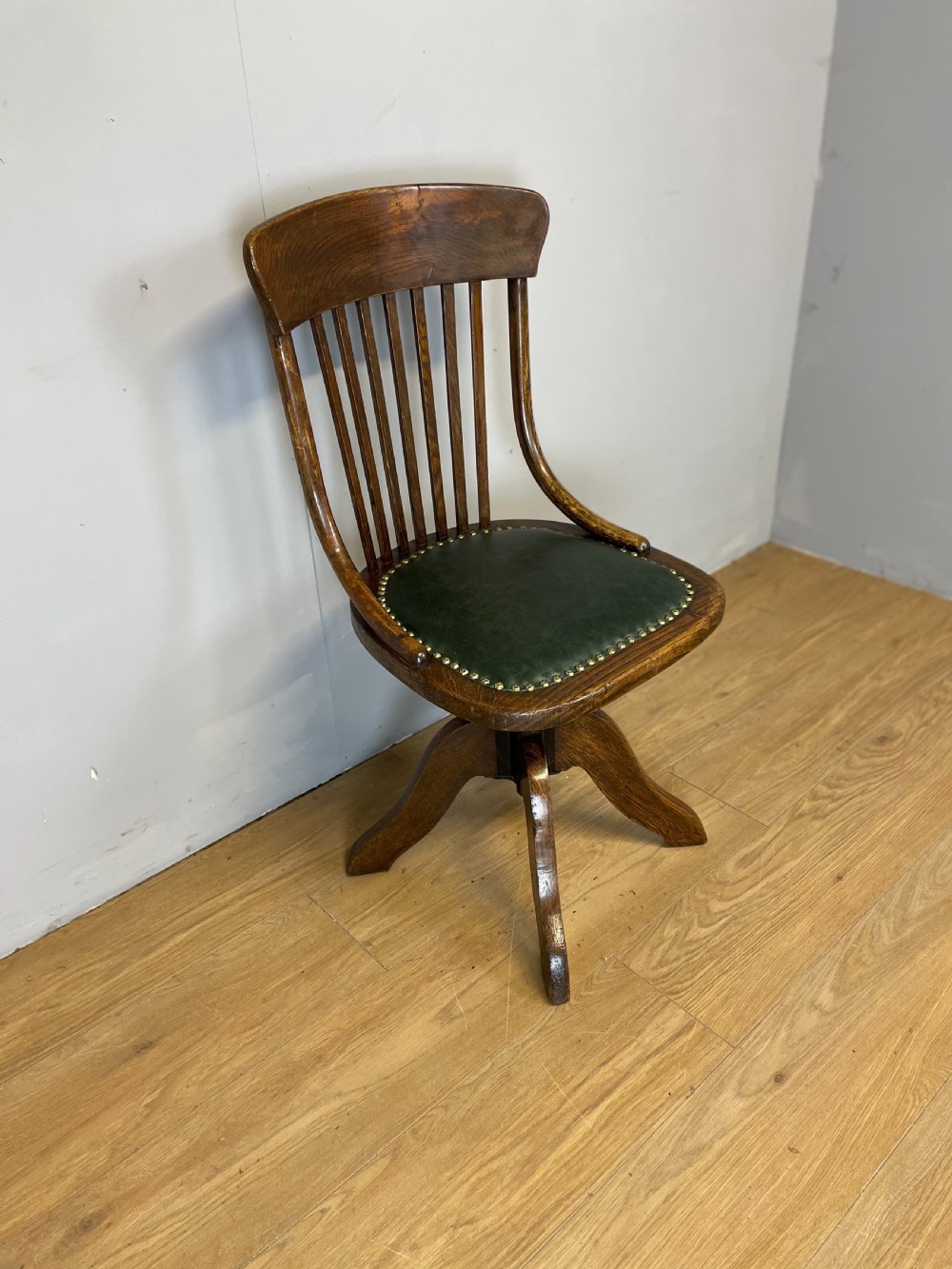 Nineteenth century solid oak revolving desk chair in green leather 